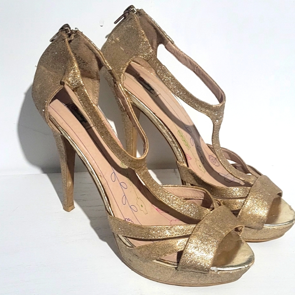 Heels - Picture 3 of 3
